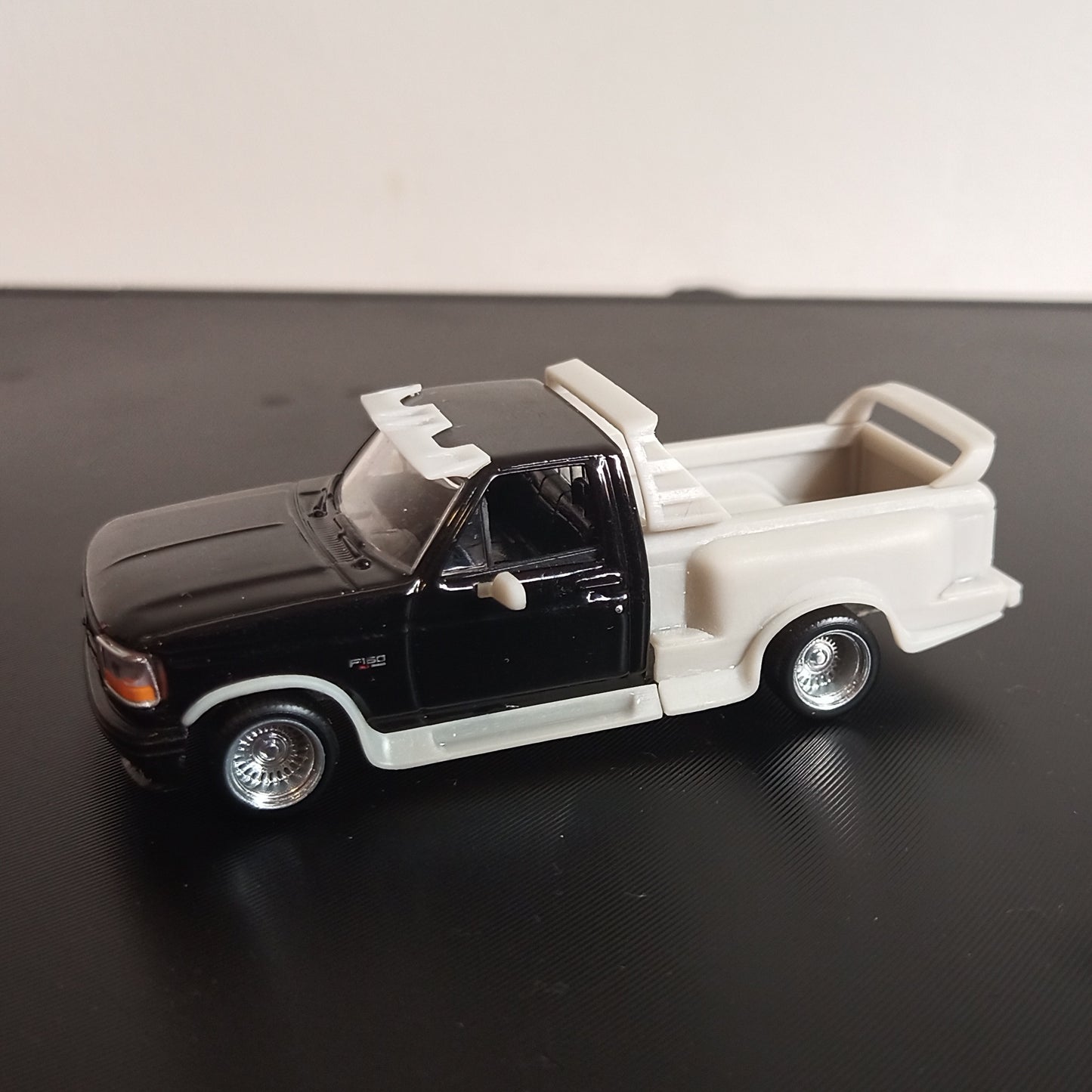 1/64 Greenlight Ford F-150 spoilers and visor for Flareside bed