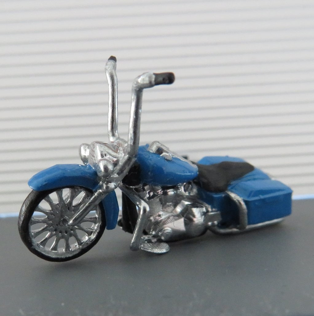 1/64 Harley-Davidson Road King bagger motorcycle