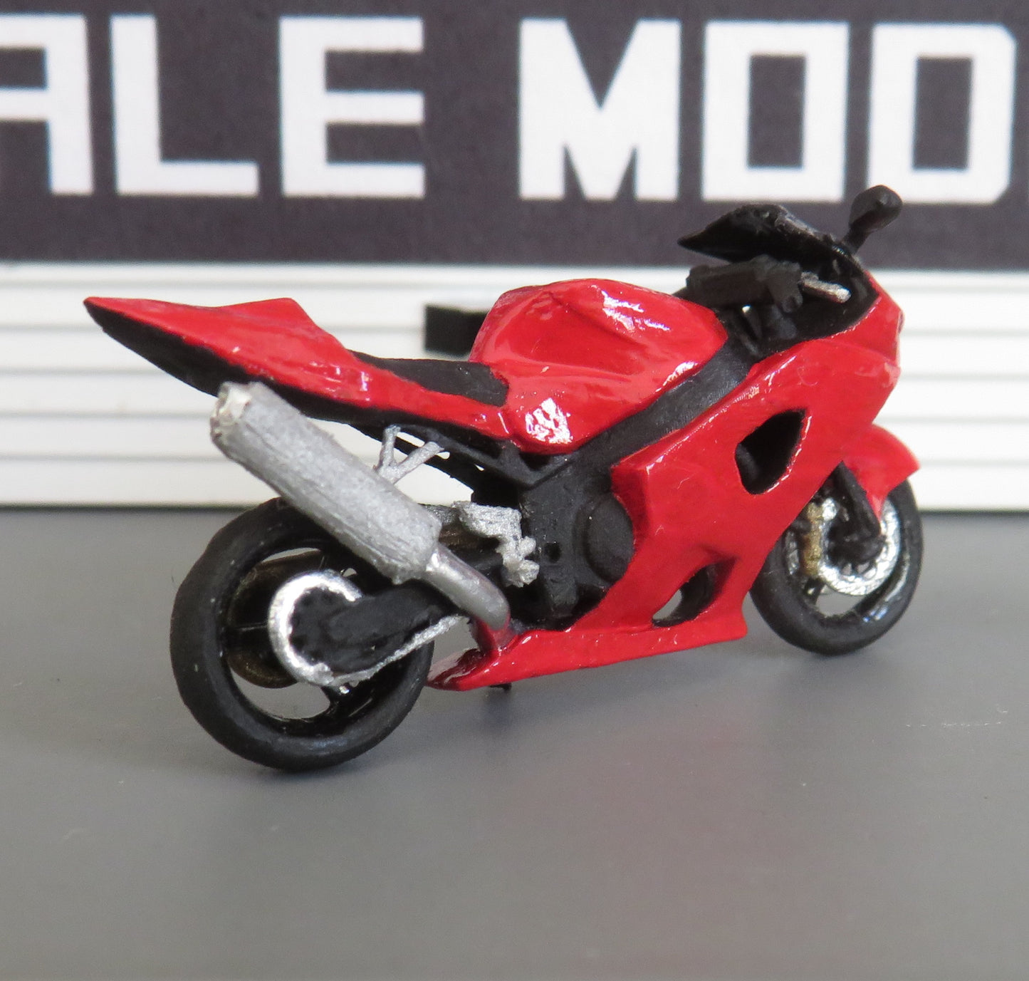 1/64 Suzuki GSX-R1000 motorcycle