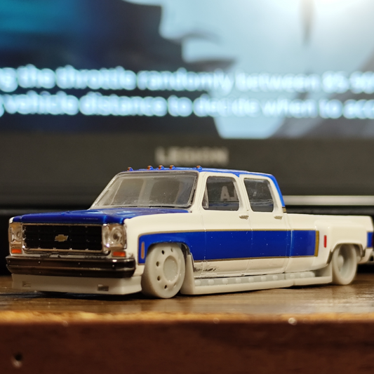 1/64 Western Hauler kit for M2 squarebody dually